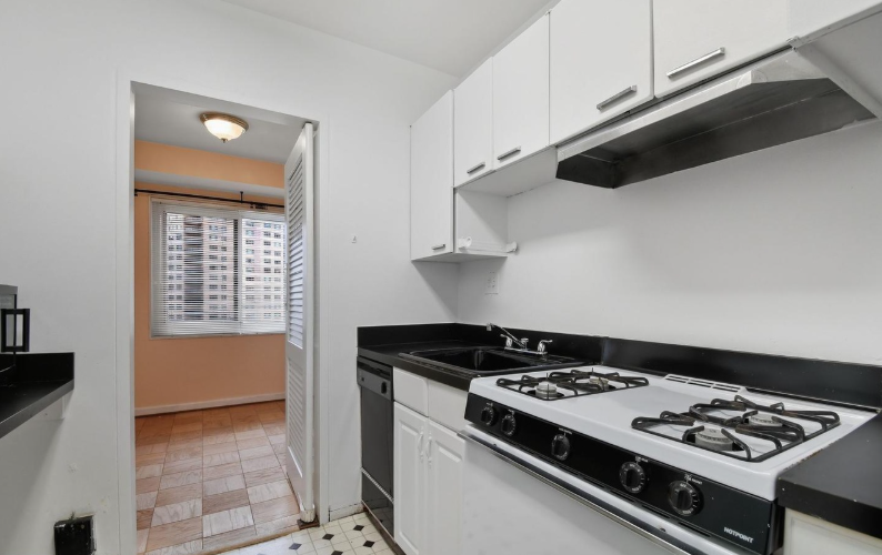 4201 Cathedral Ave Nw #518W - Photo 5 of 8