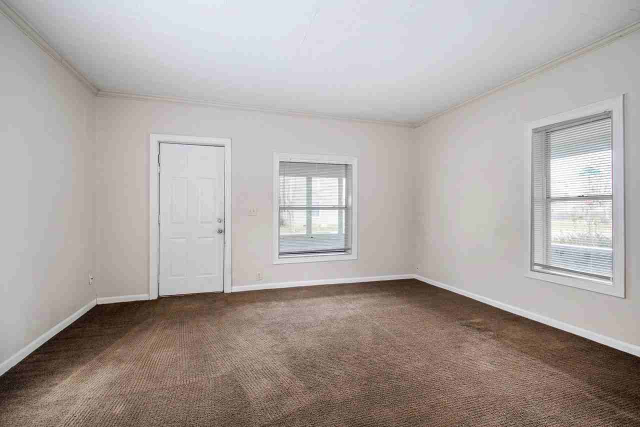 1206 S 29th St - Photo 4 of 17