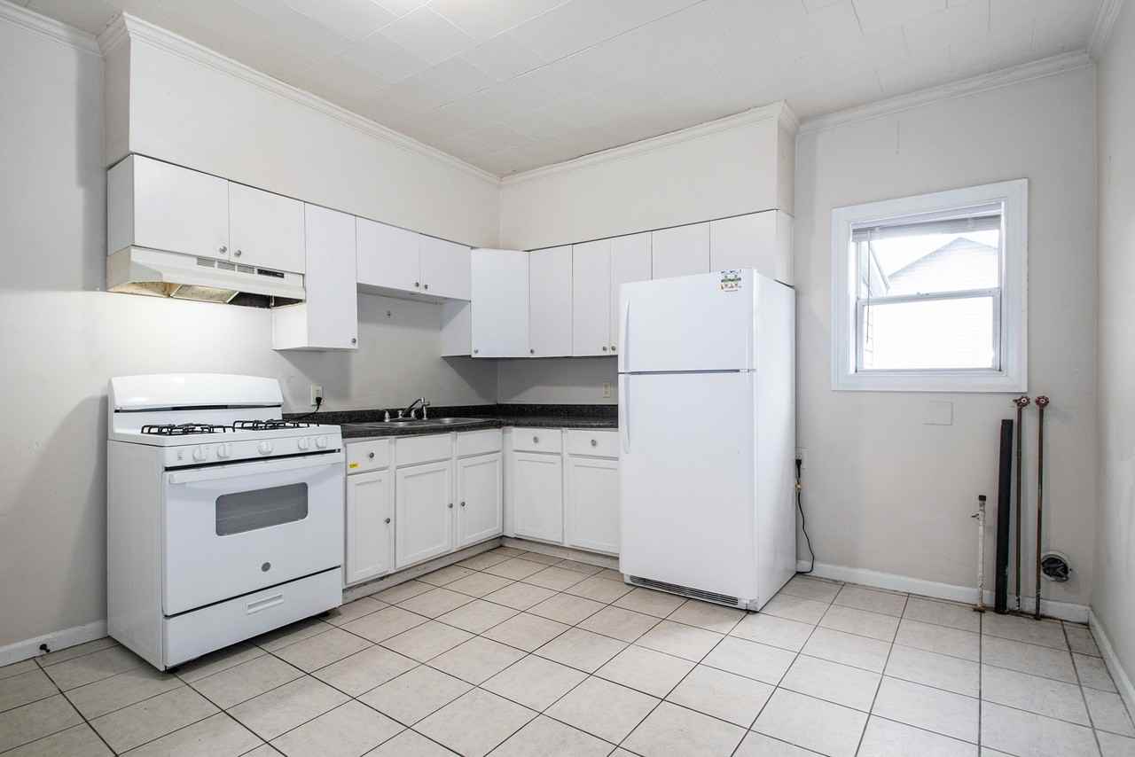 1206 S 29th St - Photo 7 of 17