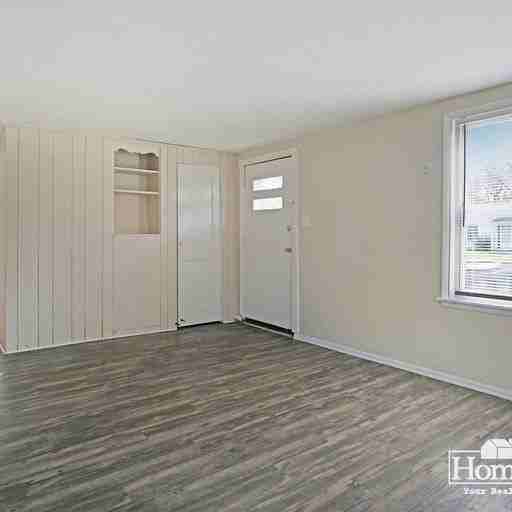 937 Roosevelt St - Photo 4 of 16