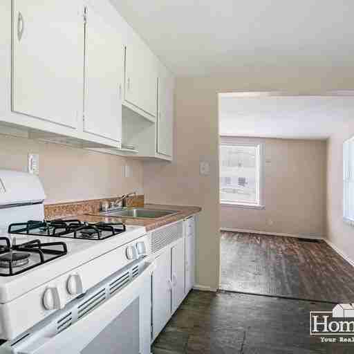 937 Roosevelt St - Photo 6 of 16