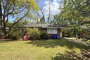 featured image of 2755 Louise Dr