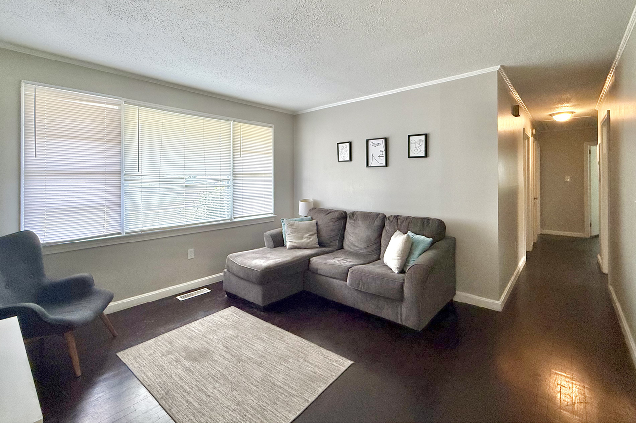 2755 Louise Dr - Photo 3 of 12