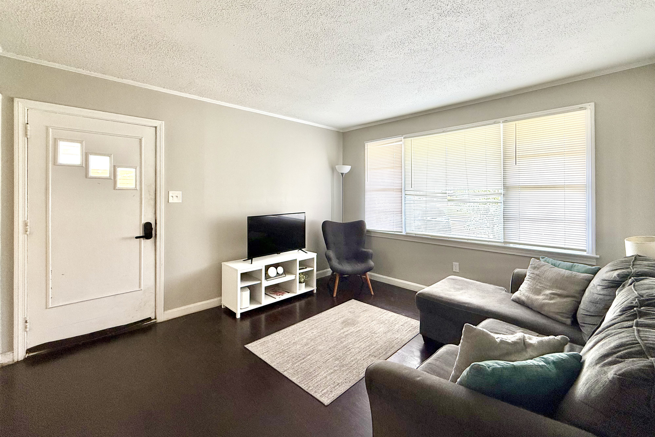 2755 Louise Dr - Photo 4 of 12