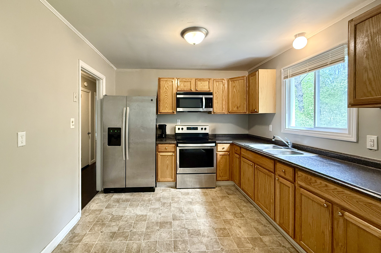 2755 Louise Dr - Photo 6 of 12