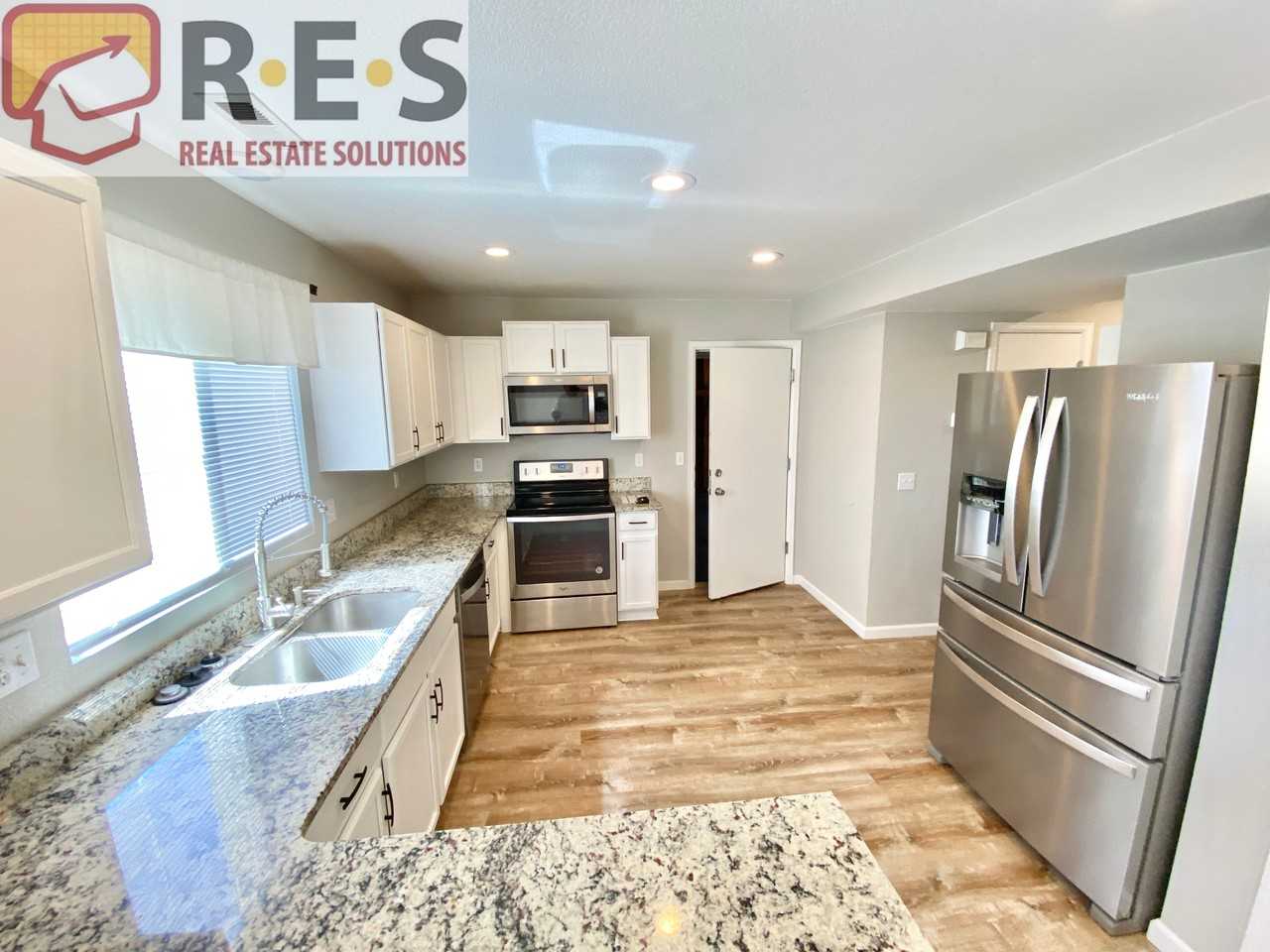 6265 Aquatic Cir - Photo 2 of 13