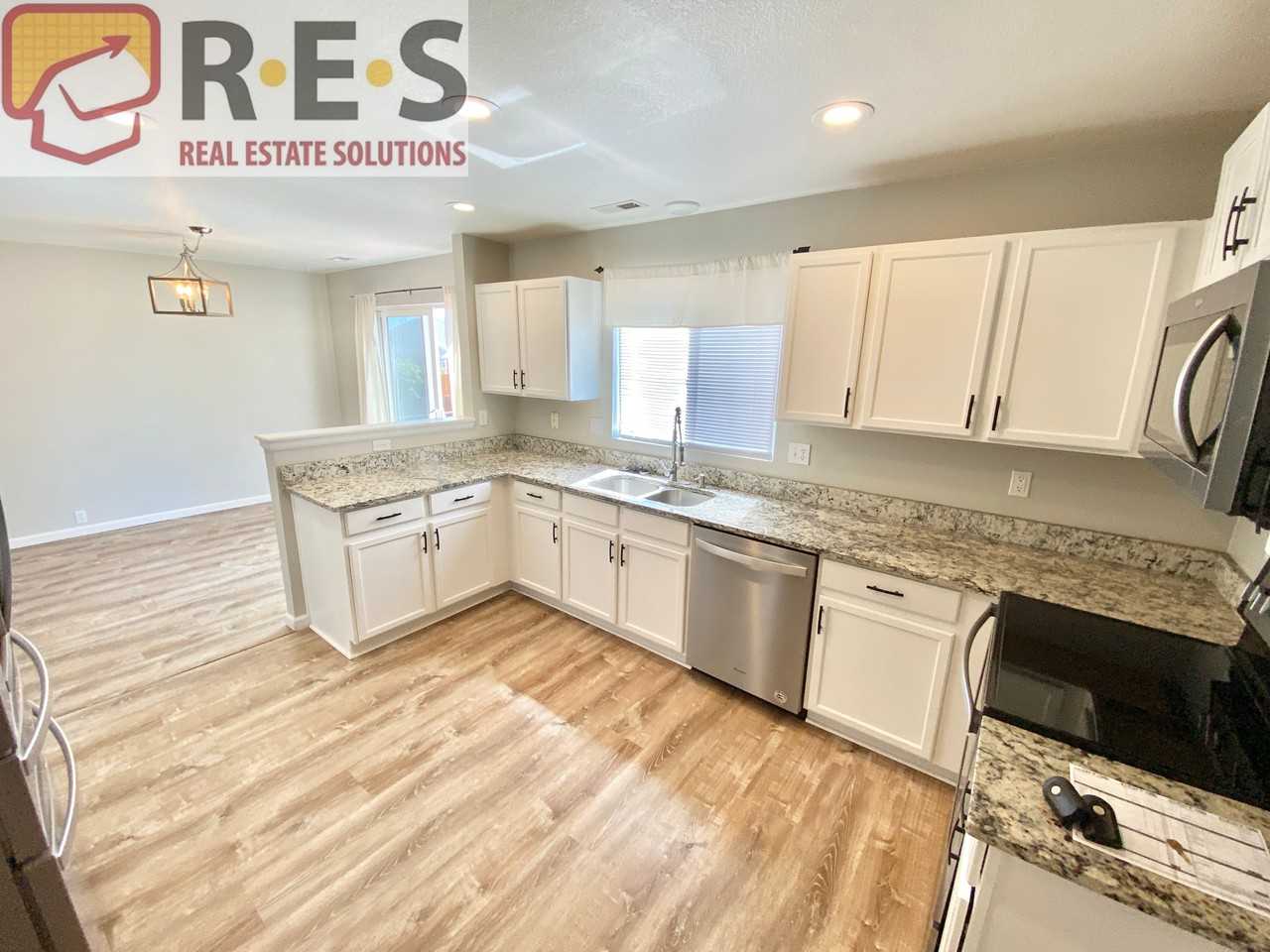 6265 Aquatic Cir - Photo 3 of 13