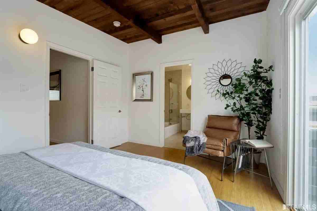 1584 48Th Ave - Photo 4 of 25