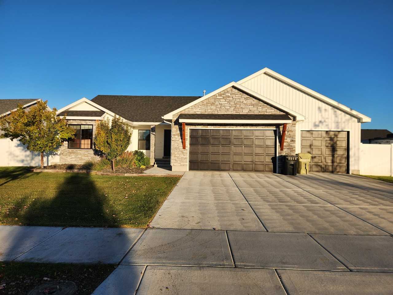 5335 S Carbine Dr - Photo 3 of 35