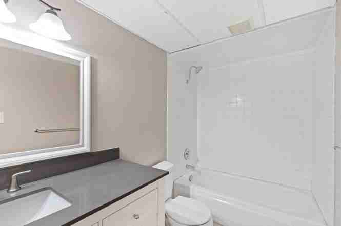 1550 W Ashlan Ave - Photo 2 of 17