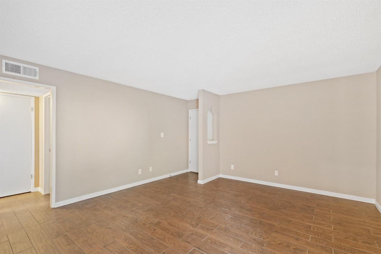 1550 W Ashlan Ave - Photo 6 of 17