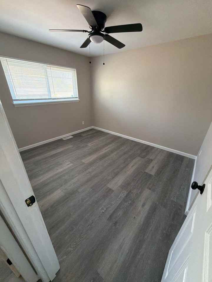 242 Gladys Ave - Photo 6 of 7