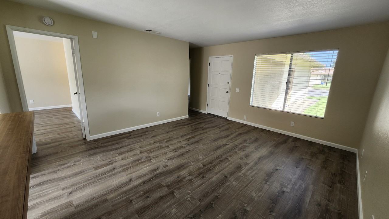 905 N L St - Photo 3 of 13