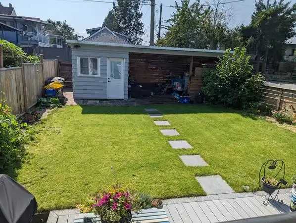 1306 37th Ave E - Photo 2 of 21