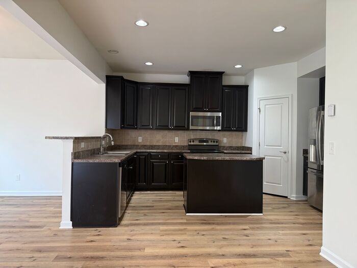 413 Parmley Ln - Photo 6 of 34