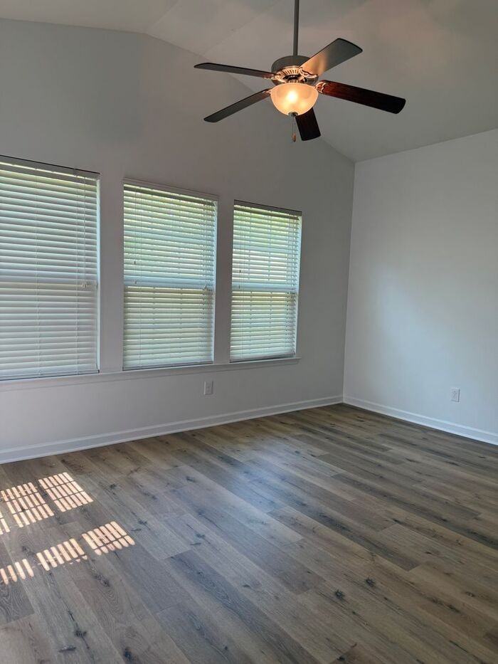 413 Parmley Ln - Photo 7 of 34