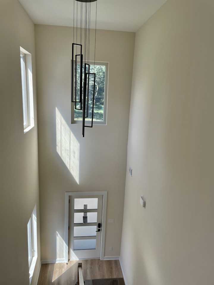 1511 Austin Ave - Photo 2 of 11