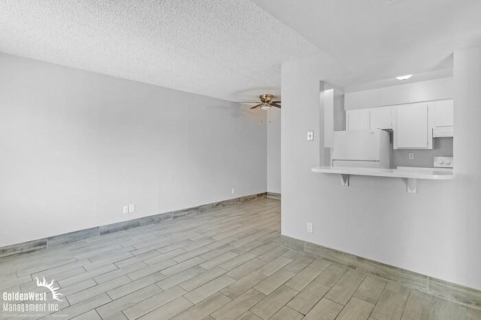 837 E Montecito Ave #155