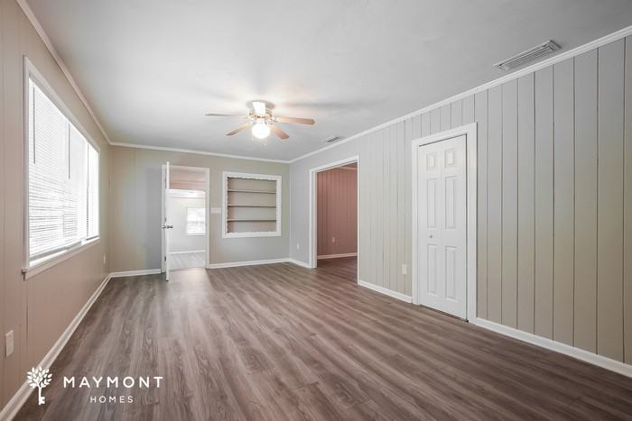 307 Willard Ave - Photo 4 of 15
