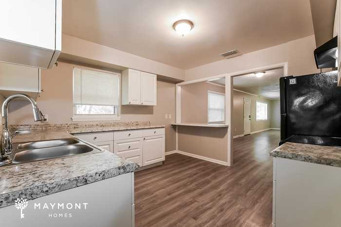 307 Willard Ave - Photo 7 of 15