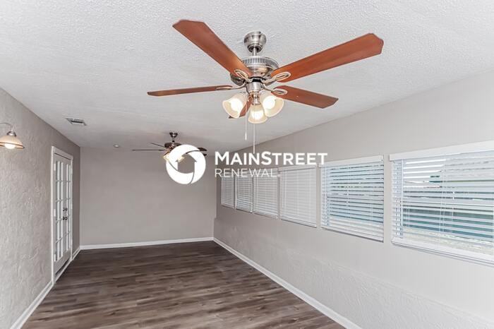 1513 Hendren Dr - Photo 3 of 17