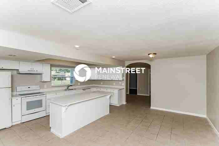 1513 Hendren Dr - Photo 5 of 17