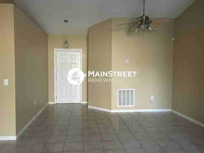 2348 Ainsworth Ave - Photo 3 of 20