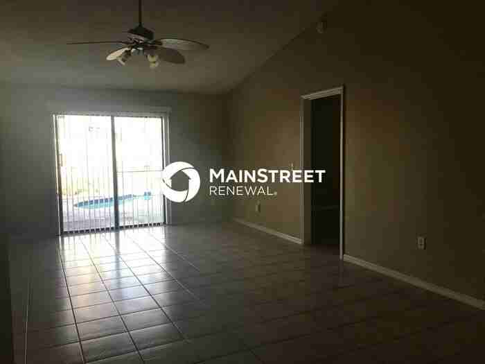 2348 Ainsworth Ave - Photo 4 of 20