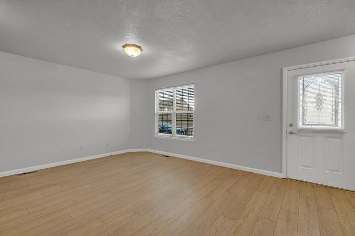 9429 Fence Post Ct - Photo 4 of 30