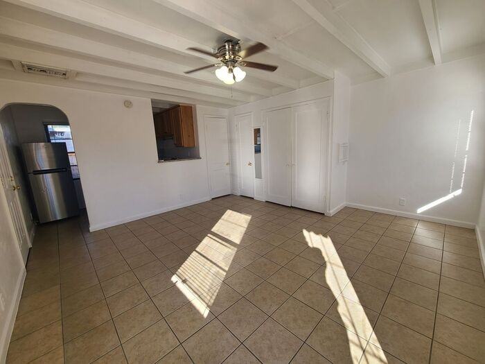 1513 E Glenn St - Photo 2 of 9