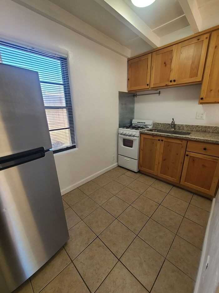 1513 E Glenn St - Photo 5 of 9