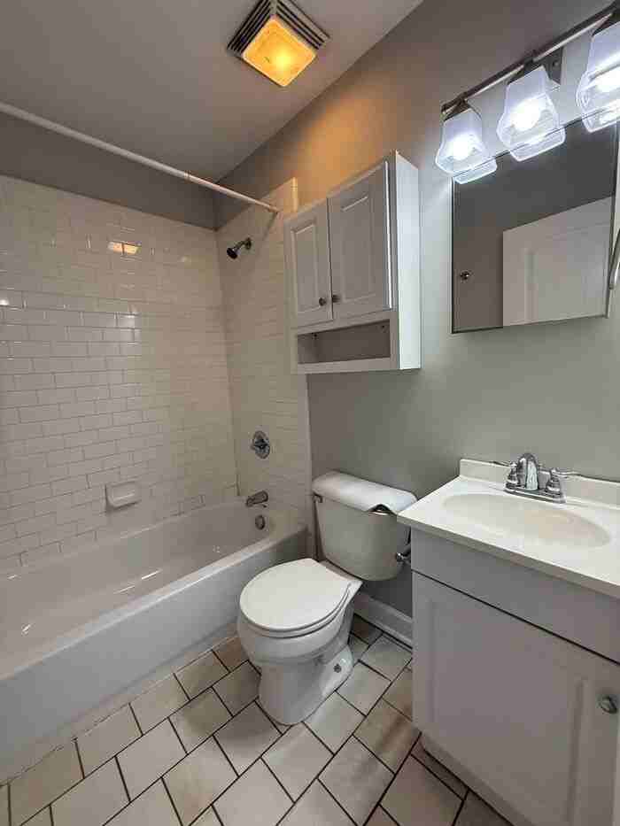 2327 Cooper Ter - Photo 4 of 17