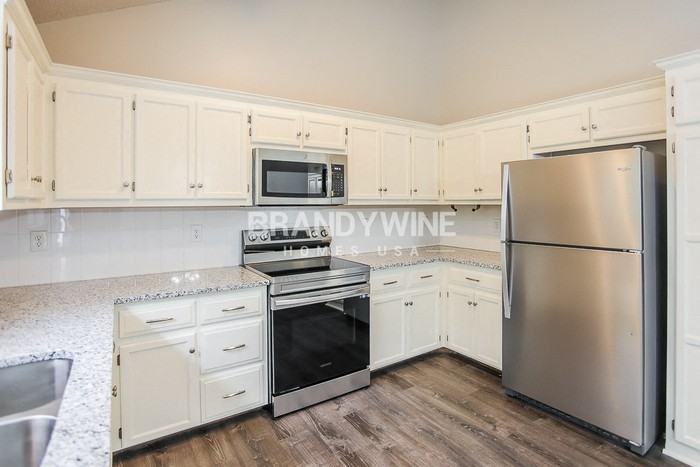 615 Patrick Dr - Photo 6 of 21