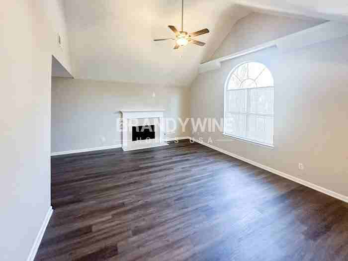 4599 White Rd - Photo 4 of 31