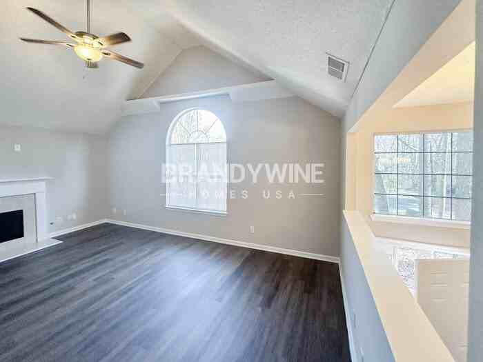 4599 White Rd - Photo 5 of 31