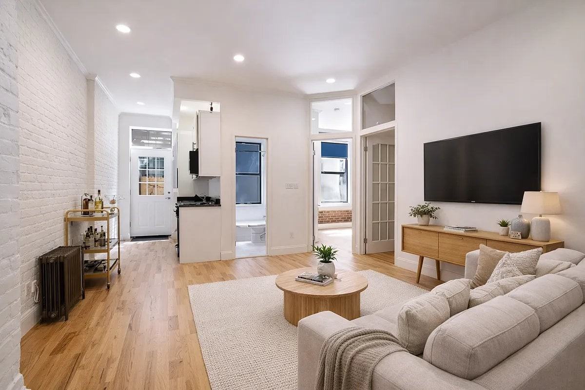 260 Elizabeth St #1A - Photo 2 of 5