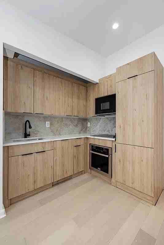 81 Saint Marks Pl #1W - Photo 3 of 4