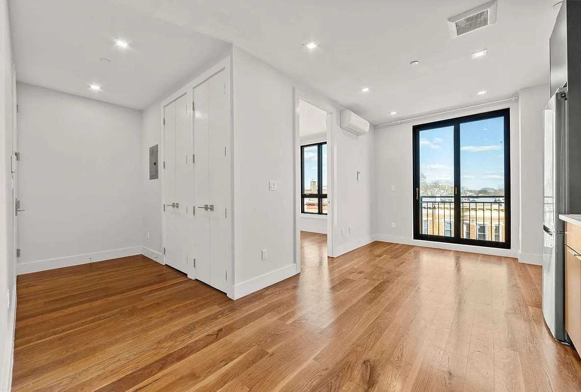 948 New York Ave #4F - Photo 3 of 9