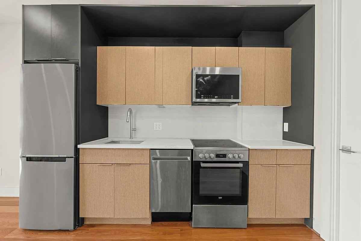 948 New York Ave #4F - Photo 5 of 9