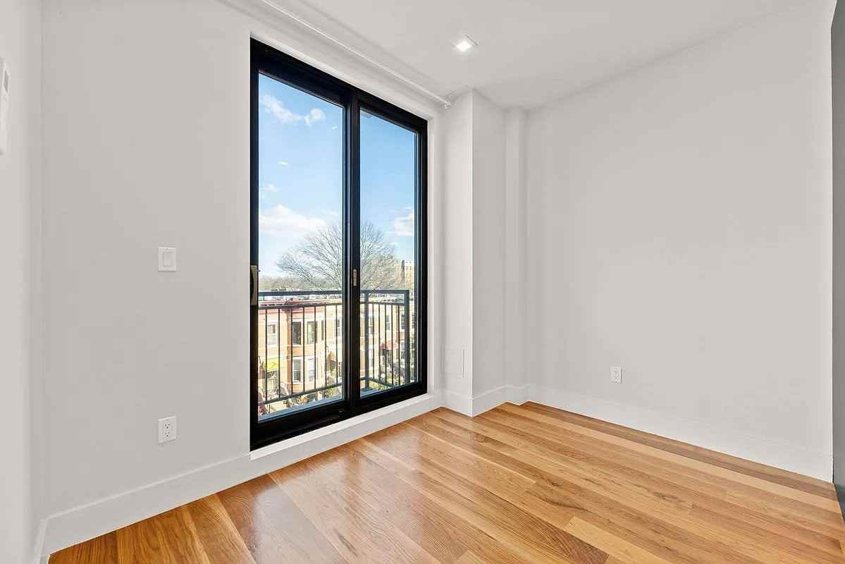 948 New York Ave #4F - Photo 6 of 9