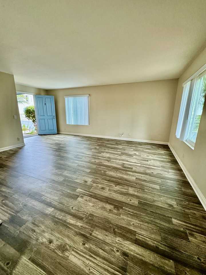 255-253 Tamarack Avenue - Photo 2 of 48
