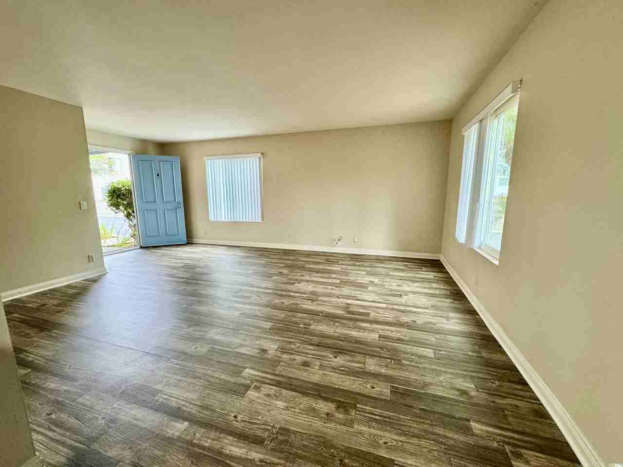 255-253 Tamarack Avenue - Photo 3 of 48