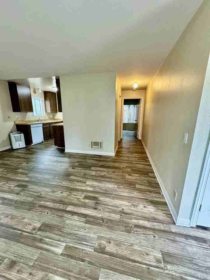 255-253 Tamarack Avenue - Photo 5 of 48