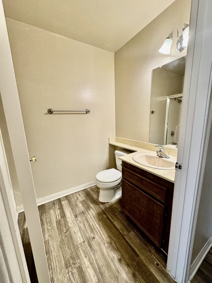 255-253 Tamarack Avenue - Photo 7 of 48