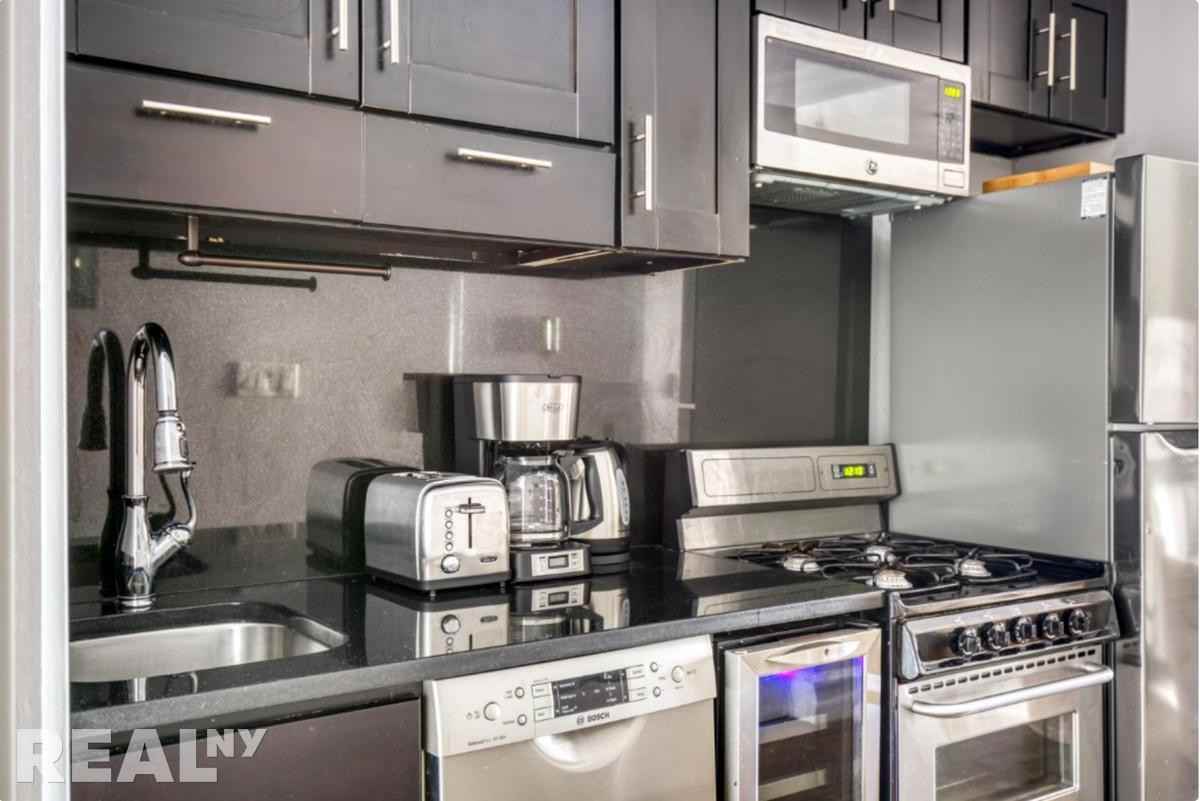 Mulberry St #2F - Photo 2 of 9