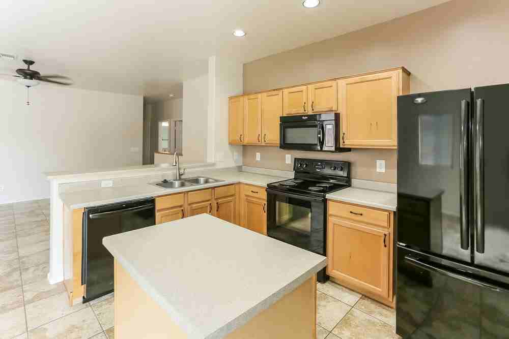 9227 W Belvoir Rd - Photo 7 of 16