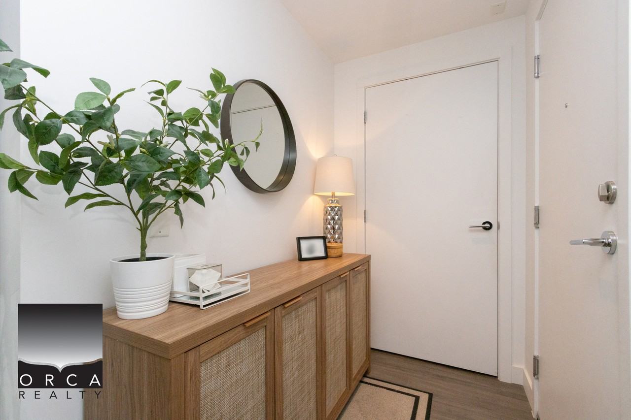 733 East 3rd Street 404 - Photo 2 of 22