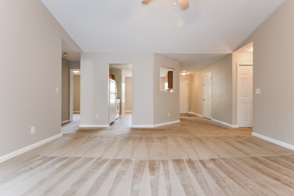 1304 Violet Ln - Photo 4 of 16