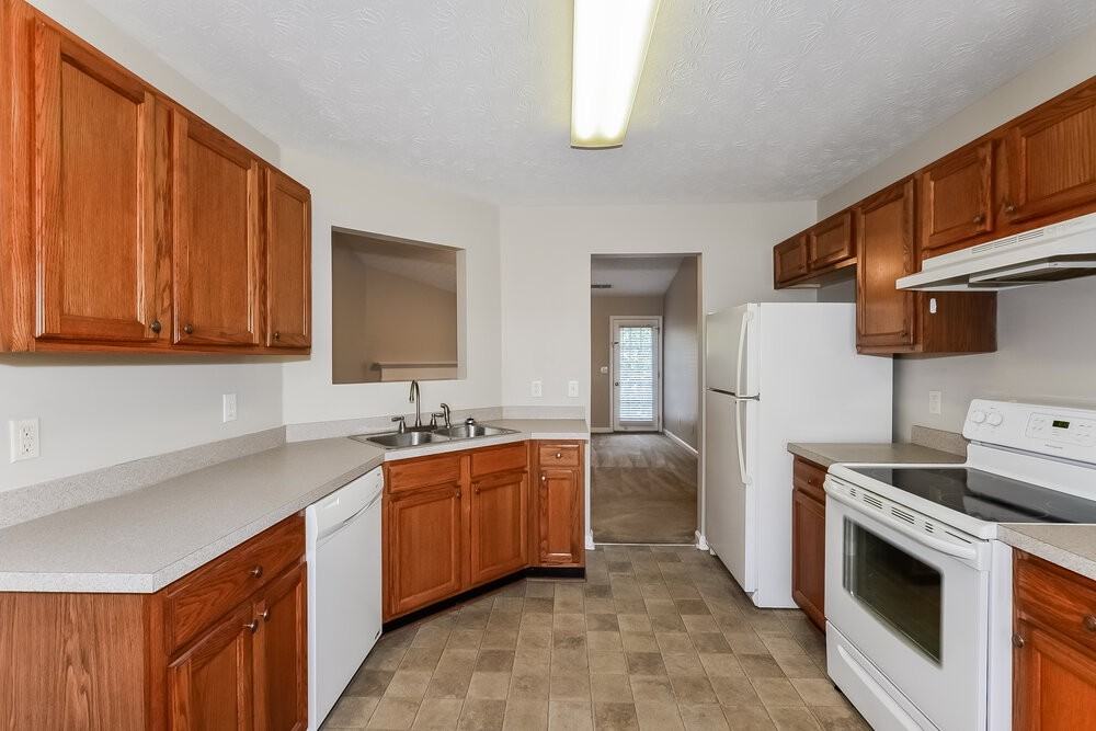 1304 Violet Ln - Photo 5 of 16