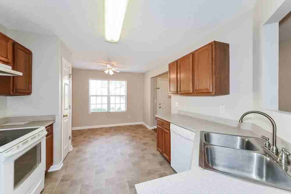 1304 Violet Ln - Photo 6 of 16